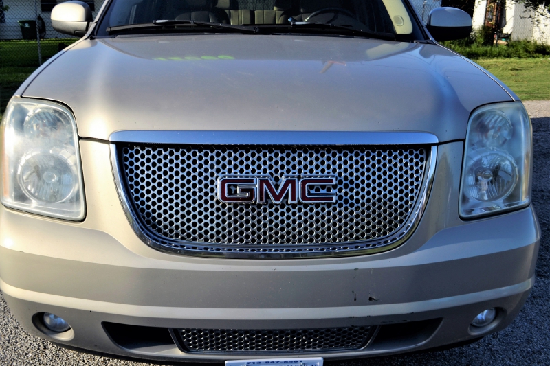 concession-moto--min_gmc-yukon-truck-grill-2828425